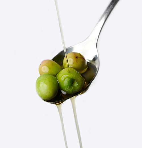 Imagen Olivas y cuchara con aceite de Hacienda Queiles